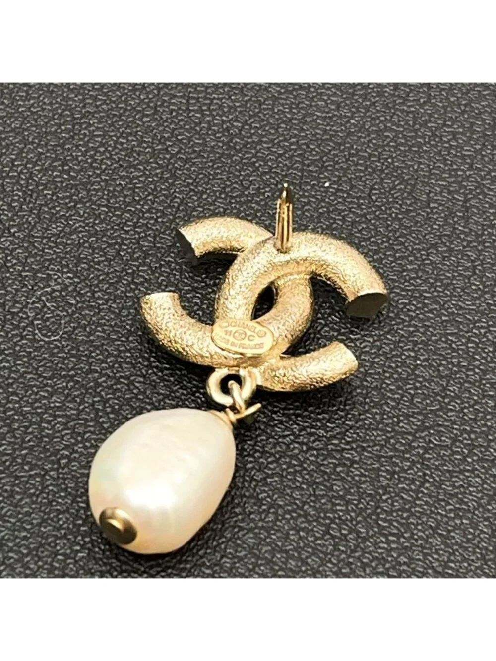 Chanel CC Logo Brooch 11c Rhinestone Gold Pearl